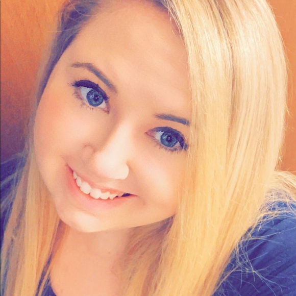 Meet your Posher, Alexandra - Picture 1 of 1